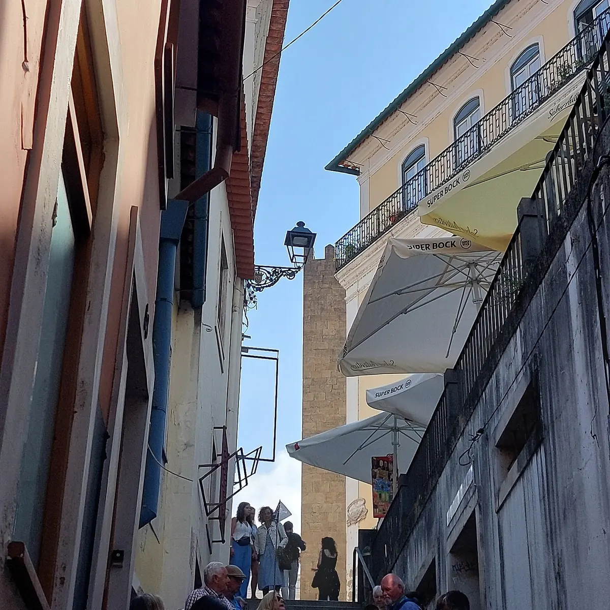 The stepped Rua do Quebra-Costas descending from the Sé Velha toward the Arco de Almedina, Coimbra