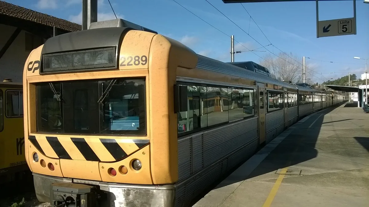 Platform at Coimbra-B station on the Linha do Norte