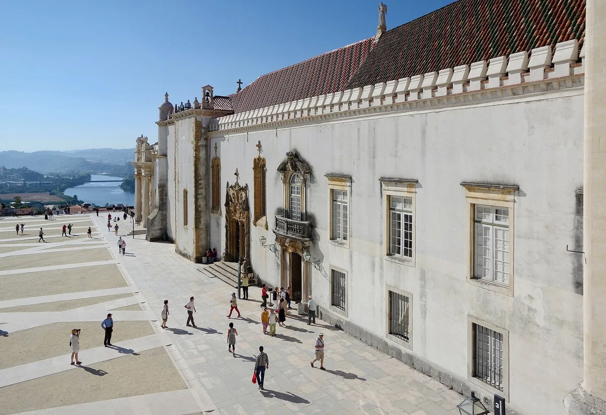 The ticket office kiosk in front of the Faculty of Medicine at the University of Coimbra